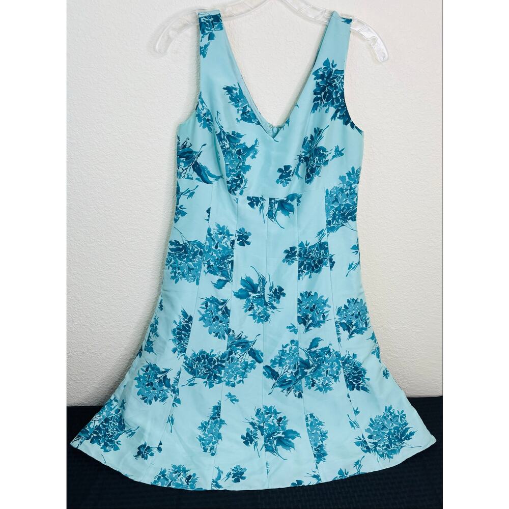 Ann Taylor A-Line Fit and Flair Sleeveless V-Neck Knee Length Dress Women Size 6